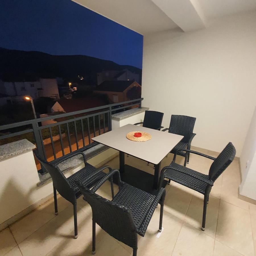 Apartmani Datea Grebastica Exterior photo