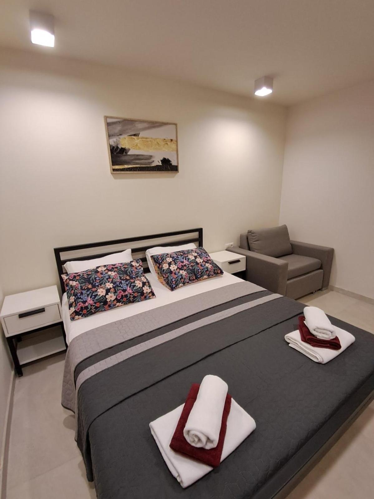 Apartmani Datea Grebastica Exterior photo