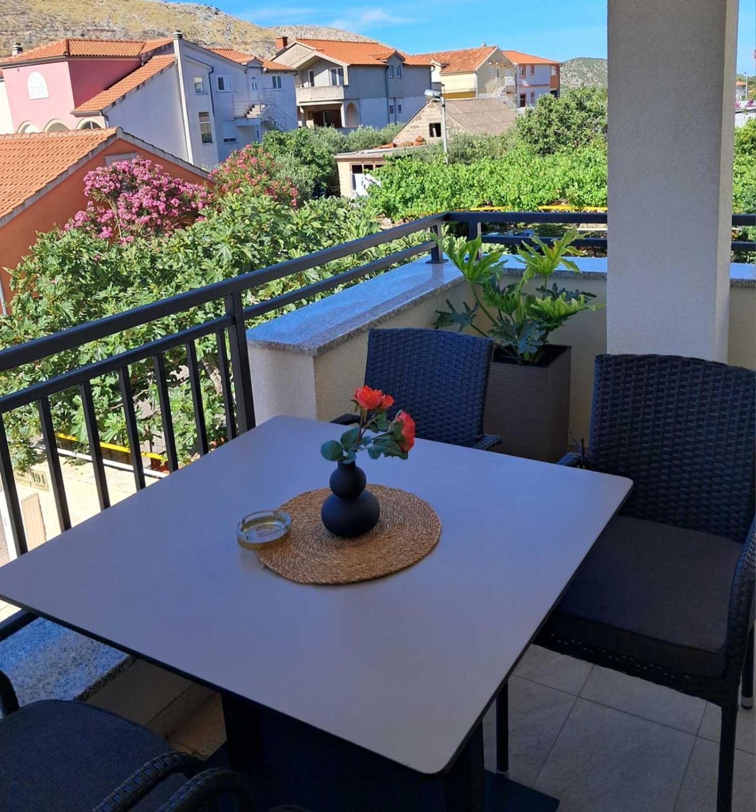 Apartmani Datea Grebastica Exterior photo