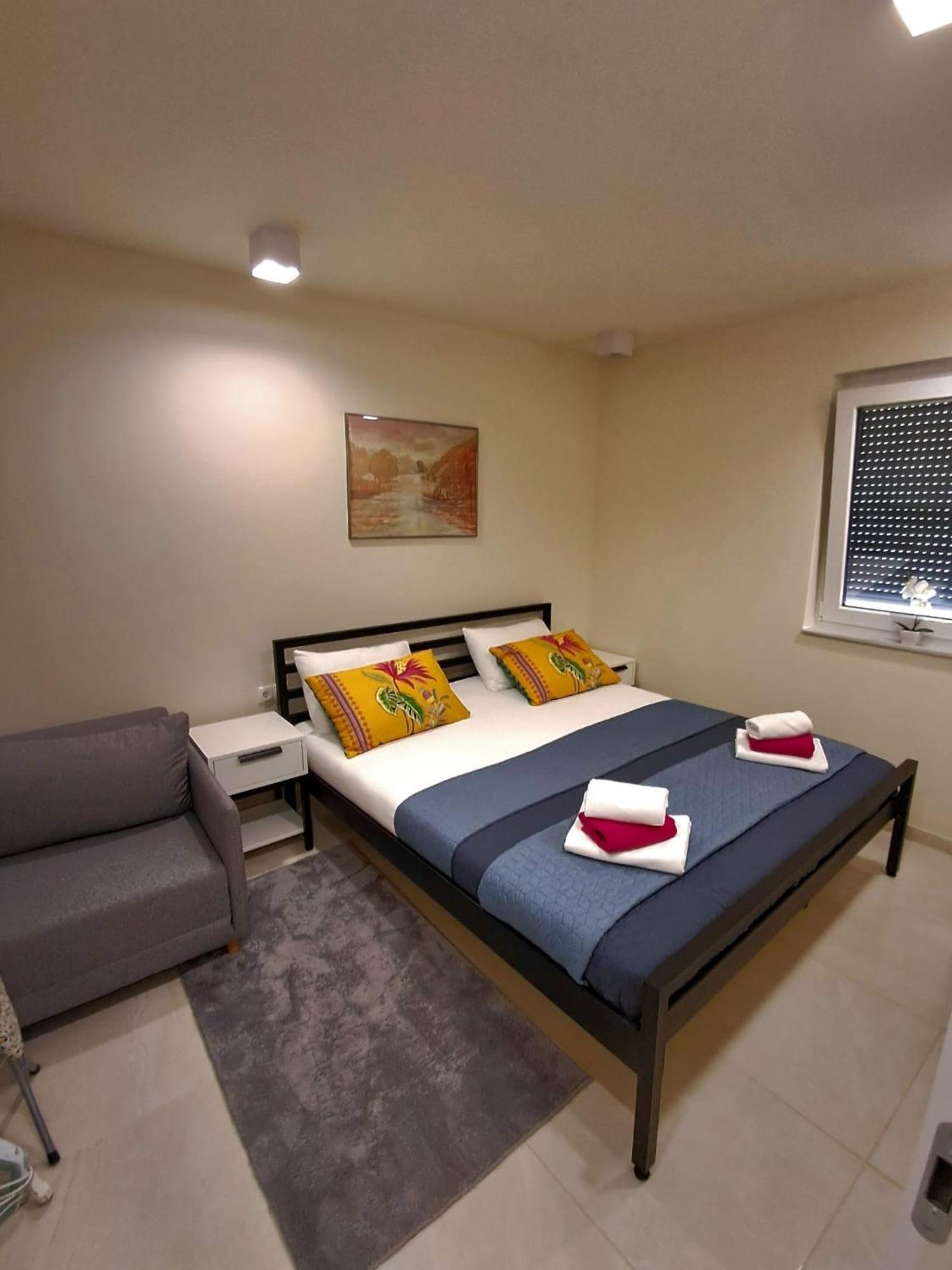 Apartmani Datea Grebastica Exterior photo