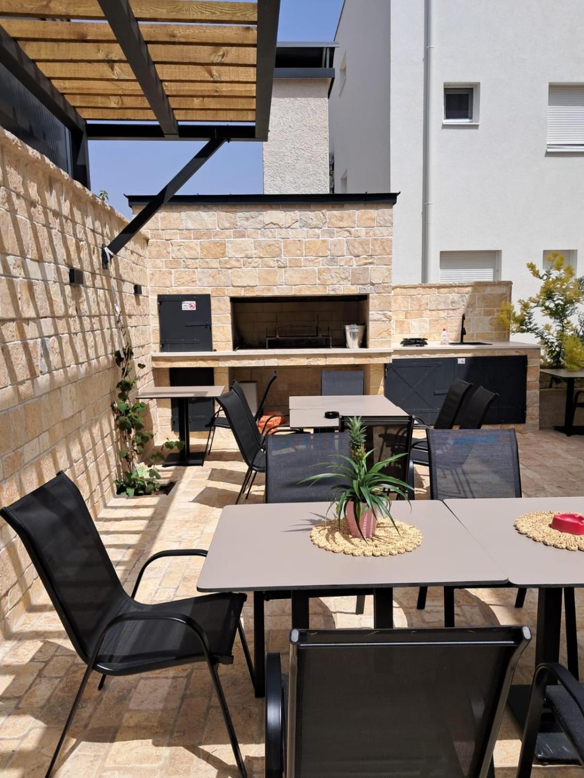 Apartmani Datea Grebastica Exterior photo